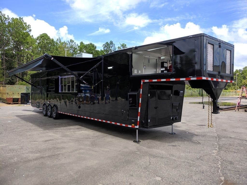 2025 Southern Dimensions 47'- Fully Loaded Gooseneck with smoker Gooseneck-ELIB OLE Hickory Pit (SDG-604) - Image 5